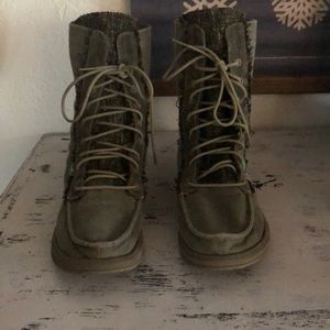 Sanuk lace up boots size 10
